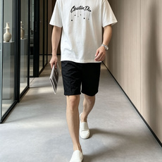 迪奥流苏手写刺绣T恤三色上新,白干净、黑低调、牛油果绿清新吸睛。 流线手写字母+垂坠小挂饰刺绣设计,别致小众不撞款,顺滑 迪奥流苏手写刺绣T恤三色上新,白干净、黑低调、牛油果绿清新吸睛。 流线手写字母+垂坠小挂饰刺绣设计,别致小众不撞款,顺滑