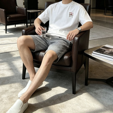 Bur 经典战马刺绣小标T恤,黑白双色刚需款。 精致彩色骑士战马刺绣,低调英伦轻奢质感,重磅纯棉软糯有型,版型宽松不挑身 Bur 经典战马刺绣小标T恤,黑白双色刚需款。 精致彩色骑士战马刺绣,低调英伦轻奢质感,重磅纯棉软糯有型,版型宽松不挑身