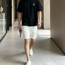 罗意威经典Anagram彩色刺绣T恤,黑白双色百搭不出错。 胸口精致多色刺绣徽章,低调又有设计巧思,面料软糯透气,简约基 罗意威经典Anagram彩色刺绣T恤,黑白双色百搭不出错。 胸口精致多色刺绣徽章,低调又有设计巧思,面料软糯透气,简约基