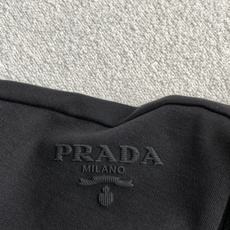 Prad 2026春夏 官网同步 熟男 轻熟男 最爱款式 经典大气百搭商务休闲Polo领T恤 采用进口双丝光珠地棉面料 Prad 2026春夏 官网同步 熟男 轻熟男 最爱款式 经典大气百搭商务休闲Polo领T恤 采用进口双丝光珠地棉面料