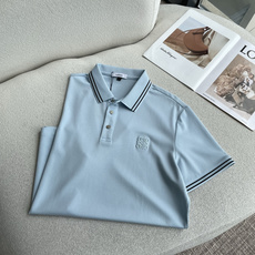Loewe 2026春夏 官网同步 熟男 轻熟男 最爱款式 经典大气百搭商务休闲Polo领T恤 采用进口双丝光珠地棉面料 Loewe 2026春夏 官网同步 熟男 轻熟男 最爱款式 经典大气百搭商务休闲Polo领T恤 采用进口双丝光珠地棉面料
