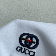 Gucc 2026春夏 官网同步 熟男 轻熟男 最爱款式 经典大气百搭商务休闲Polo领T恤 采用进口双丝光珠地棉面料 Gucc 2026春夏 官网同步 熟男 轻熟男 最爱款式 经典大气百搭商务休闲Polo领T恤 采用进口双丝光珠地棉面料