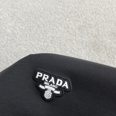 Prad 2026春夏 官网同步 熟男 轻熟男 最爱款式 经典大气百搭商务休闲Polo领T恤 采用进口双丝光珠地棉面料 Prad 2026春夏 官网同步 熟男 轻熟男 最爱款式 经典大气百搭商务休闲Polo领T恤 采用进口双丝光珠地棉面料