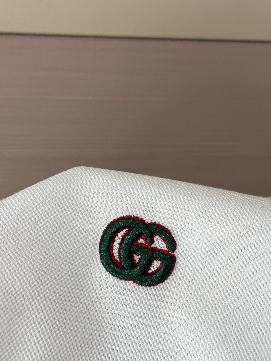 Gucc 2026春夏 官网同步 熟男 轻熟男 最爱款式 经典大气百搭商务休闲Polo领T恤 采用进口双丝光珠地棉面料 Gucc 2026春夏 官网同步 熟男 轻熟男 最爱款式 经典大气百搭商务休闲Polo领T恤 采用进口双丝光珠地棉面料