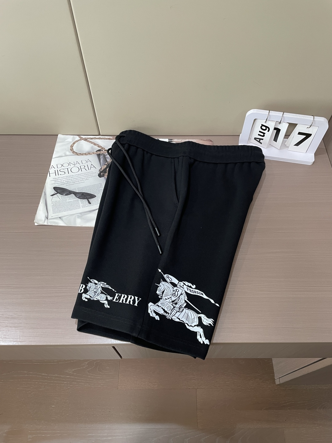 Bur 2026夏季短裤！百搭松紧腰休闲五分裤！松紧腰 两侧插袋 面料采用客供定织高支纯棉料，上身透气，柔软亲肤，手感细
