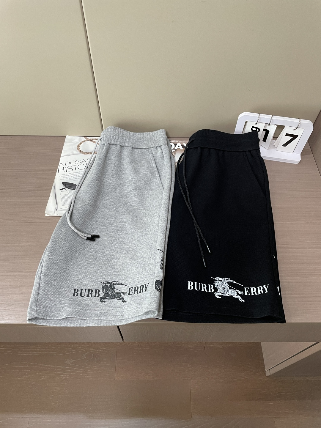 Bur 2026夏季短裤！百搭松紧腰休闲五分裤！松紧腰 两侧插袋 面料采用客供定织高支纯棉料，上身透气，柔软亲肤，手感细