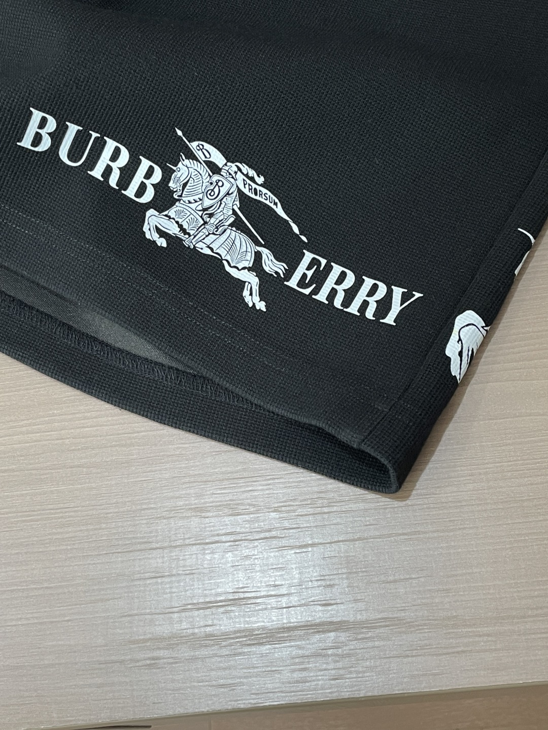 Bur 2026夏季短裤！百搭松紧腰休闲五分裤！松紧腰 两侧插袋 面料采用客供定织高支纯棉料，上身透气，柔软亲肤，手感细