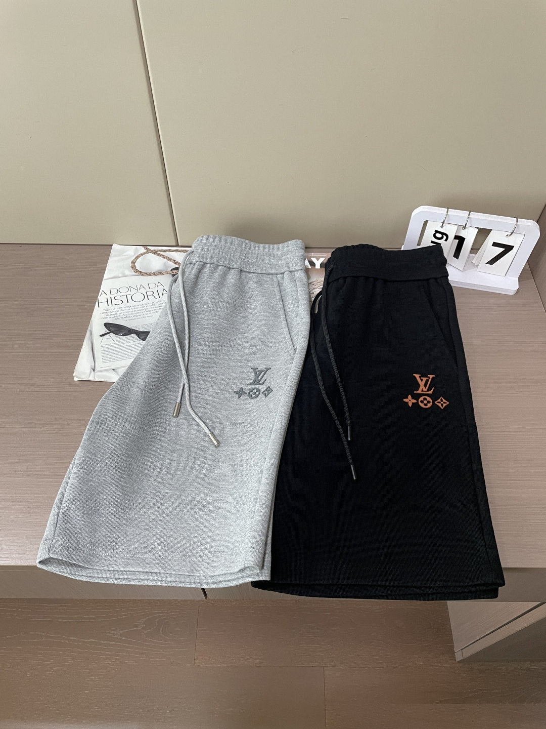Lv 2026夏季短裤！百搭松紧腰休闲五分裤！松紧腰 两侧插袋 面料采用客供定织高支纯棉料，上身透气，柔软亲肤，手感细腻