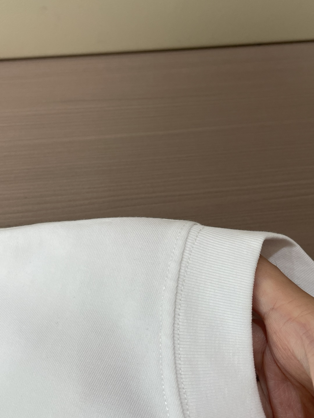 蒙口  2026春夏款/官网同步 面料采用重磅纯棉精梳棉面料，OS宽松版型，上身版型超正！日常百搭，衣橱必备单品！ 尺码