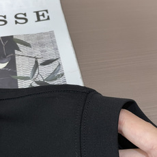 巴黎 2026春夏款/官网同步 面料采用重磅纯棉精梳棉面料,OS宽松版型,上身版型超正!日常百搭,衣橱必备单品! 尺码 巴黎 2026春夏款/官网同步 面料采用重磅纯棉精梳棉面料,OS宽松版型,上身版型超正!日常百搭,衣橱必备单品! 尺码