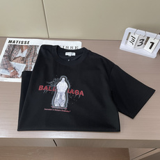 巴黎 2026春夏款/官网同步 面料采用重磅纯棉精梳棉面料,OS宽松版型,上身版型超正!日常百搭,衣橱必备单品! 尺码 巴黎 2026春夏款/官网同步 面料采用重磅纯棉精梳棉面料,OS宽松版型,上身版型超正!日常百搭,衣橱必备单品! 尺码