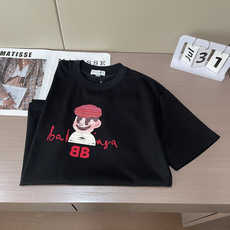 巴黎 2026春夏款/官网同步 面料采用重磅纯棉精梳棉面料,OS宽松版型,上身版型超正!日常百搭,衣橱必备单品! 尺码 巴黎 2026春夏款/官网同步 面料采用重磅纯棉精梳棉面料,OS宽松版型,上身版型超正!日常百搭,衣橱必备单品! 尺码