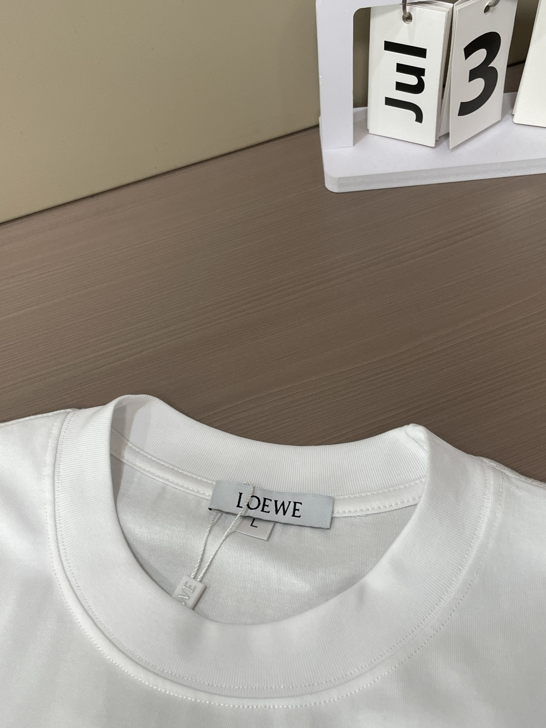 Loewe  2026春夏款/官网同步 面料采用重磅纯棉精梳棉面料，OS宽松版型，上身版型超正！日常百搭，衣橱必备单品！