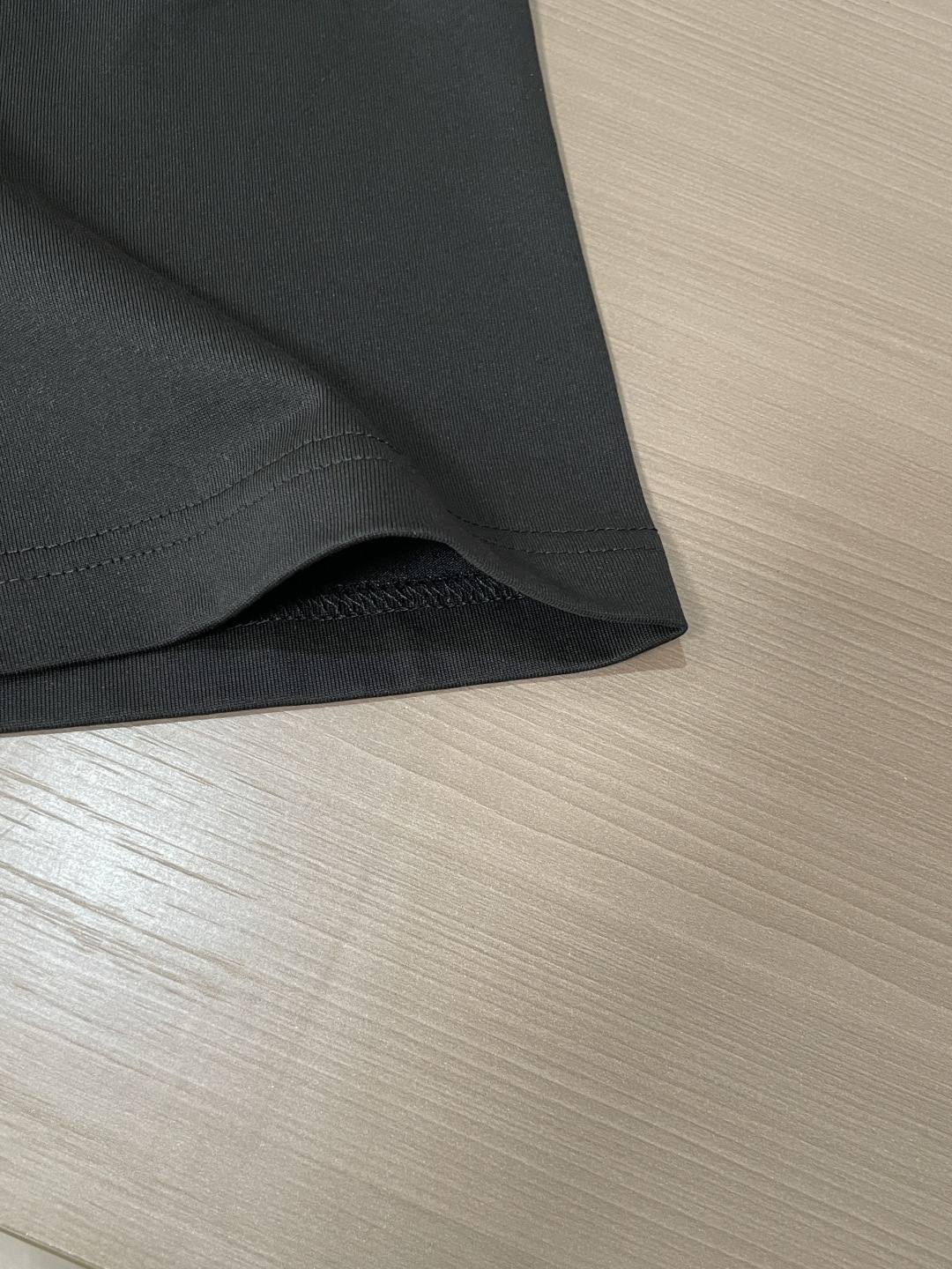 Loewe  2026春夏款/官网同步 面料采用重磅纯棉精梳棉面料，OS宽松版型，上身版型超正！日常百搭，衣橱必备单品！
