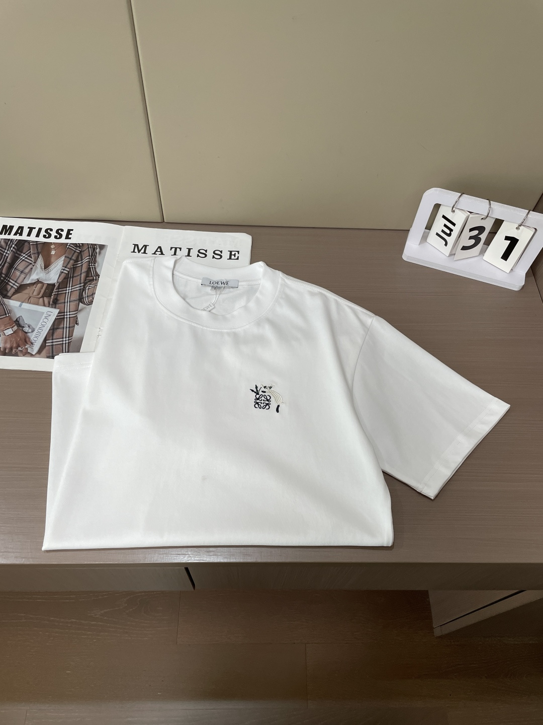 Loewe  2026春夏款/官网同步 面料采用重磅纯棉精梳棉面料，OS宽松版型，上身版型超正！日常百搭，衣橱必备单品！