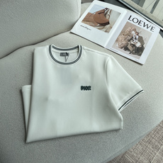 Dior 2026秋冬 男士短袖 专柜的最经典系列 最简单基础的经典款 很简单 重点看面料这次我们拿到的原厂面料!客供面 Dior 2026秋冬 男士短袖 专柜的最经典系列 最简单基础的经典款 很简单 重点看面料这次我们拿到的原厂面料!客供面