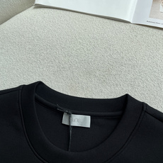 Dior 2026秋冬 男士短袖 专柜的最经典系列 最简单基础的经典款 很简单 重点看面料这次我们拿到的原厂面料!客供面 Dior 2026秋冬 男士短袖 专柜的最经典系列 最简单基础的经典款 很简单 重点看面料这次我们拿到的原厂面料!客供面