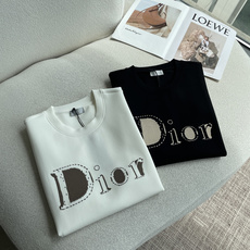 Dior 2026秋冬 男士短袖 专柜的最经典系列 最简单基础的经典款 很简单 重点看面料这次我们拿到的原厂面料!客供面 Dior 2026秋冬 男士短袖 专柜的最经典系列 最简单基础的经典款 很简单 重点看面料这次我们拿到的原厂面料!客供面