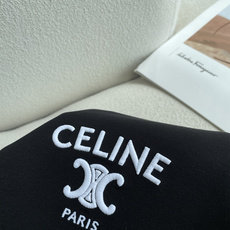 Celine 2026秋冬专柜新款 时尚休闲打底衫长袖T恤,精选进口高密度双面拉架棉面料,精致原版logo打造,舒适性与 Celine 2026秋冬专柜新款 时尚休闲打底衫长袖T恤,精选进口高密度双面拉架棉面料,精致原版logo打造,舒适性与