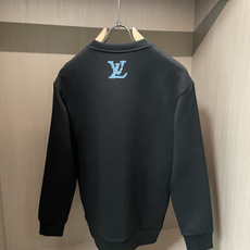 2026秋冬 Lv圆领刺绣短袖T恤打底衫 元素性的Logo徽章凸显休闲时尚魅力,依然独领时尚风骚.内搭好伴侣… 客供高 2026秋冬 Lv圆领刺绣短袖T恤打底衫 元素性的Logo徽章凸显休闲时尚魅力,依然独领时尚风骚.内搭好伴侣… 客供高