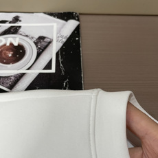 2026秋冬 Loewe圆领刺绣短袖T恤打底衫 元素性的Logo徽章凸显休闲时尚魅力,依然独领时尚风骚.内搭好伴侣… 2026秋冬 Loewe圆领刺绣短袖T恤打底衫 元素性的Logo徽章凸显休闲时尚魅力,依然独领时尚风骚.内搭好伴侣…