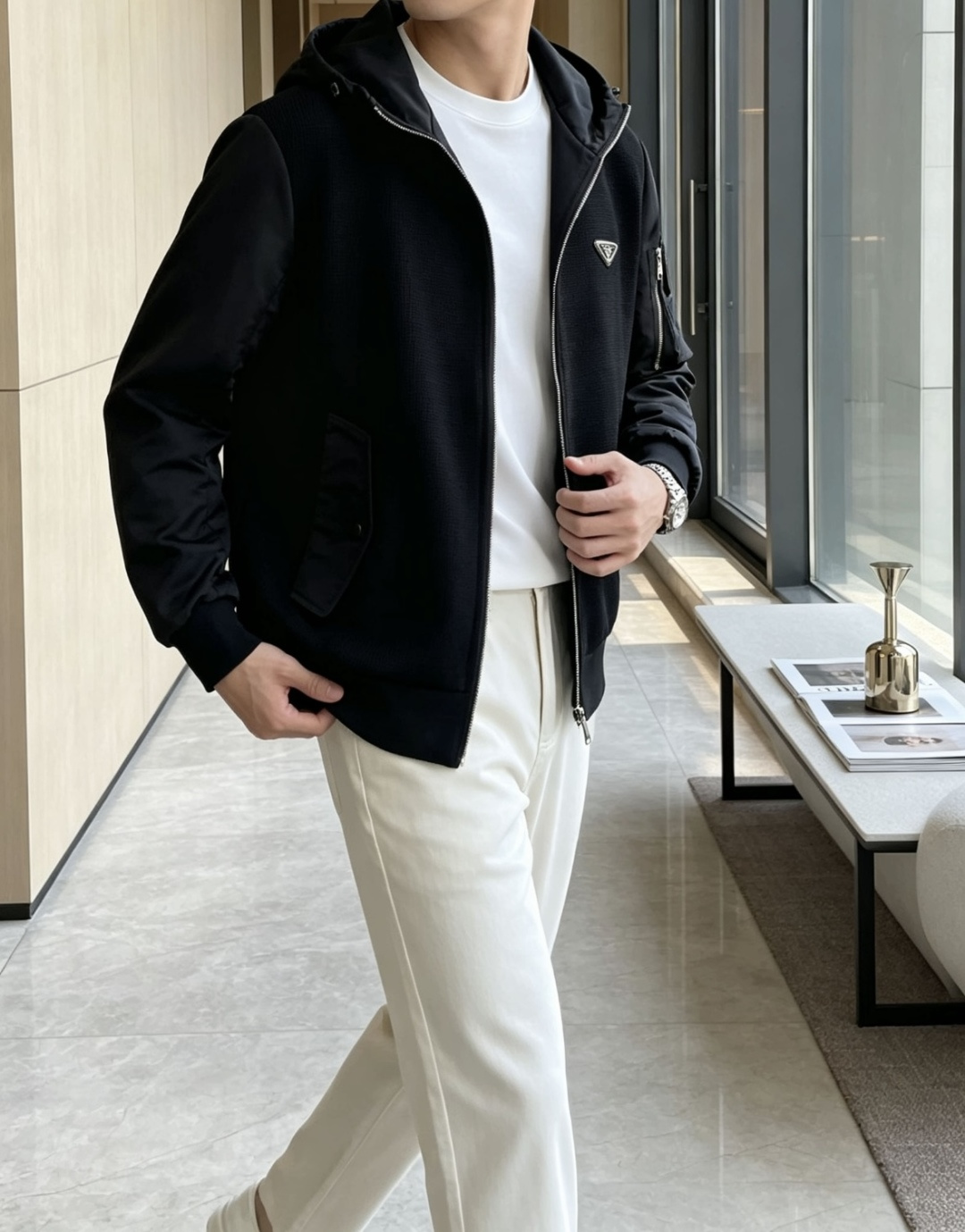 Prad男士拼接连帽机能夹克 黑调硬核质感,针织面料与防风尼龙面料撞料拼接,层次高级。 衣身主体蜂窝针织肌理,透气富有弹 Prad男士拼接连帽机能夹克 黑调硬核质感,针织面料与防风尼龙面料撞料拼接,层次高级。 衣身主体蜂窝针织肌理,透气富有弹