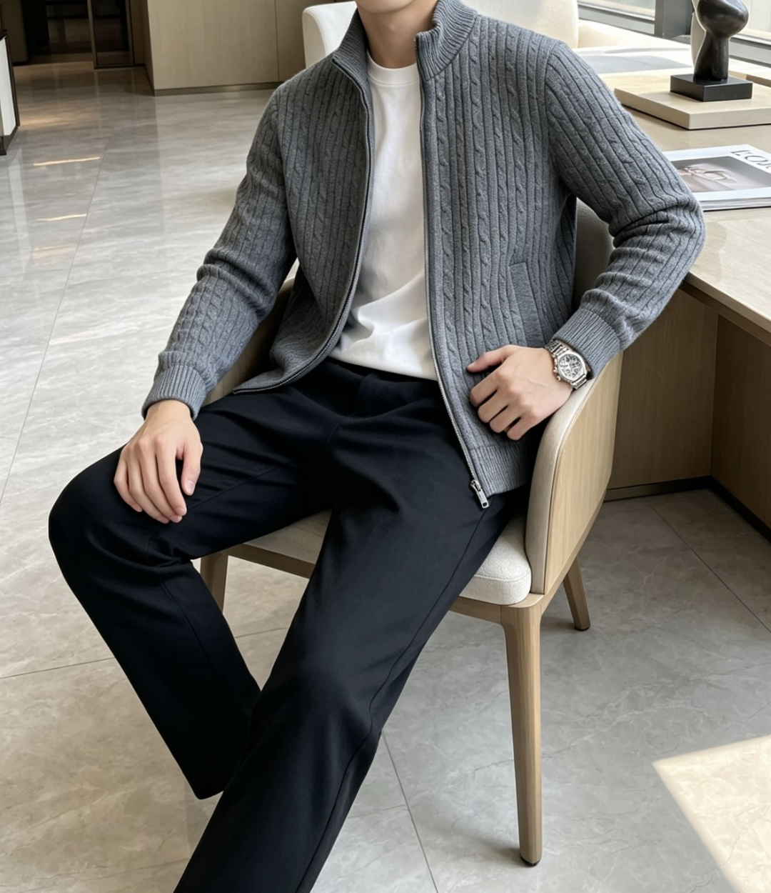 Loro Piana男士绞花立领拉链针织开衫 两色可选｜高级灰/藏青色 经典麻花纹理，复古绞花编织工艺，肌理感饱满立体，