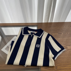 🌿Loewe 复古竖条纹半拉链针织Polo|少年感直接拉满 森林绿、藏青两色,经典配色自带慵懒高级的腔调✨ 整件是精致的 🌿Loewe 复古竖条纹半拉链针织Polo|少年感直接拉满 森林绿、藏青两色,经典配色自带慵懒高级的腔调✨ 整件是精致的