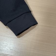 26Fw秋冬季节出品新品 Prad 男士高端成衣系列时尚轻奢经典时尚翻领长袖!纯色系列新款Polo衫,轻奢商务休闲气质高 26Fw秋冬季节出品新品 Prad 男士高端成衣系列时尚轻奢经典时尚翻领长袖!纯色系列新款Polo衫,轻奢商务休闲气质高