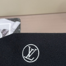 26Fw秋冬季节出品新品 Lv男士高端成衣系列时尚轻奢经典时尚翻领长袖!纯色系列新款Polo衫,轻奢商务休闲气质高雅款, 26Fw秋冬季节出品新品 Lv男士高端成衣系列时尚轻奢经典时尚翻领长袖!纯色系列新款Polo衫,轻奢商务休闲气质高雅款,