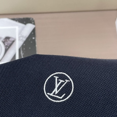 26Fw秋冬季节出品新品 Lv男士高端成衣系列时尚轻奢经典时尚翻领长袖!纯色系列新款Polo衫,轻奢商务休闲气质高雅款, 26Fw秋冬季节出品新品 Lv男士高端成衣系列时尚轻奢经典时尚翻领长袖!纯色系列新款Polo衫,轻奢商务休闲气质高雅款,