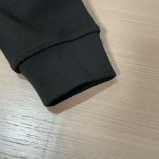 26Fw秋冬季节出品新品 BUR男士高端成衣系列时尚轻奢经典时尚翻领长袖!纯色系列新款Polo衫,轻奢商务休闲气质高雅款 26Fw秋冬季节出品新品 BUR男士高端成衣系列时尚轻奢经典时尚翻领长袖!纯色系列新款Polo衫,轻奢商务休闲气质高雅款