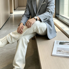 Dior男士亚麻休闲西装|松弛老钱感 拒绝刻板正装的束缚,甄选透气亚麻混纺面料,自带细腻自然肌理,上手轻盈不压身。 利落 Dior男士亚麻休闲西装|松弛老钱感 拒绝刻板正装的束缚,甄选透气亚麻混纺面料,自带细腻自然肌理,上手轻盈不压身。 利落