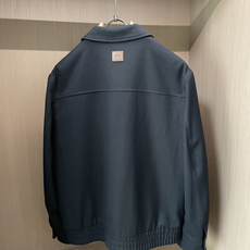 Dior男士翻领套装|简约老钱风成套穿搭 一整套省心搭配,不用费心思考上下装组合。 翻领拉链夹克,利落短款版型,下摆松紧 Dior男士翻领套装|简约老钱风成套穿搭 一整套省心搭配,不用费心思考上下装组合。 翻领拉链夹克,利落短款版型,下摆松紧