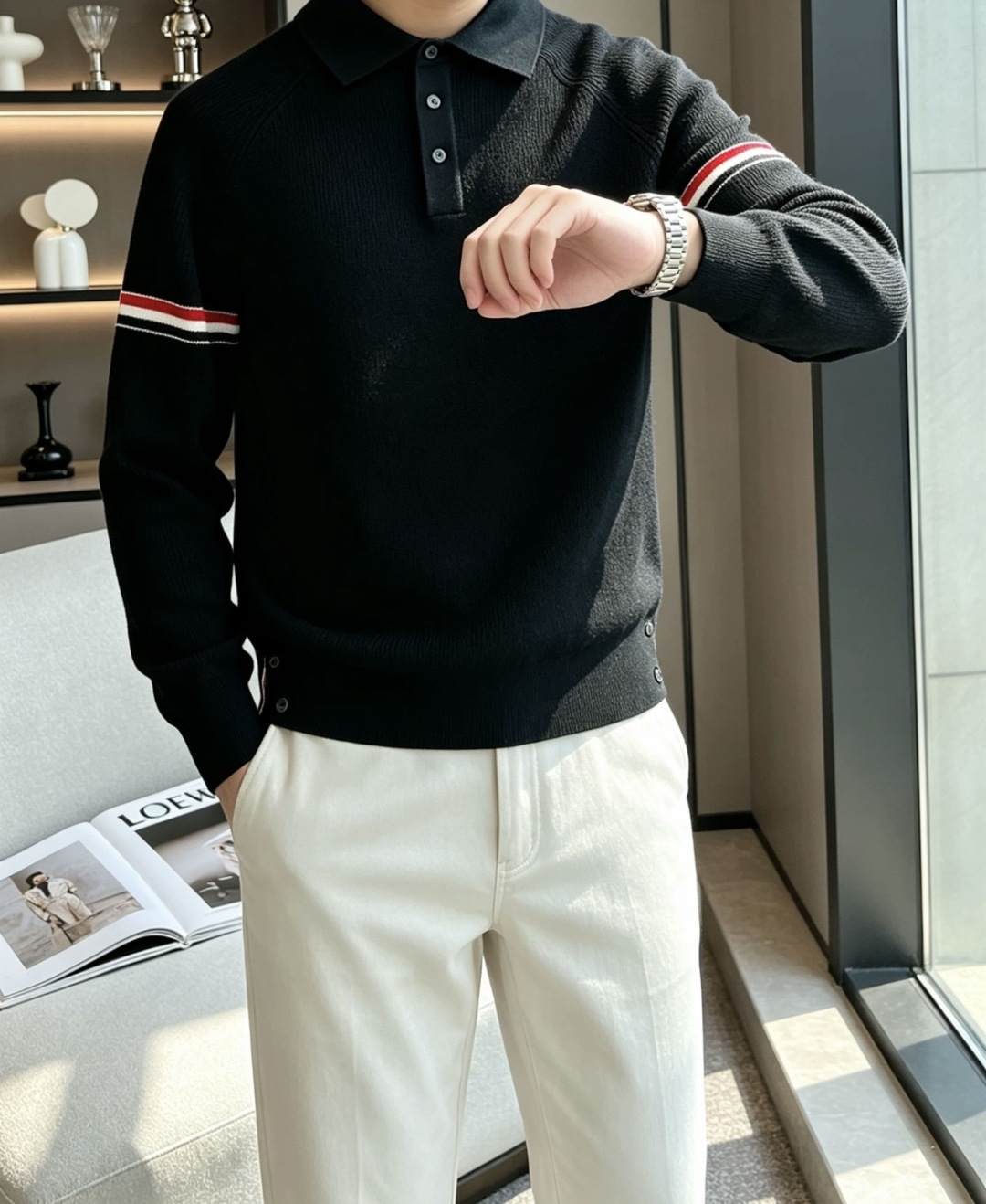 TB男士翻领Polo针织毛衣✨ 经典Polo领+半开扣设计，休闲又带一丝利落感 双臂红白蓝织带点缀，低调的辨识度 插肩坑