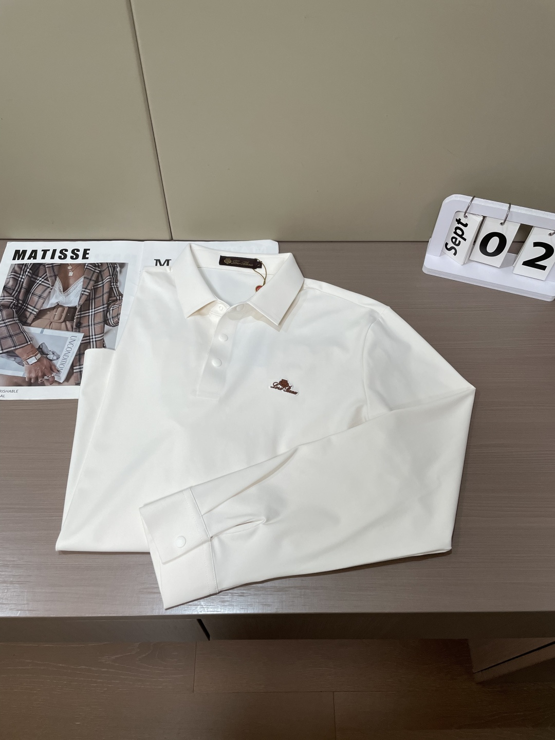 26FW秋冬｜Loro Piana男士长袖Polo衫 甄选细腻高端针织面料，触感软糯顺滑，垂感出色，上身透气不闷。 左胸