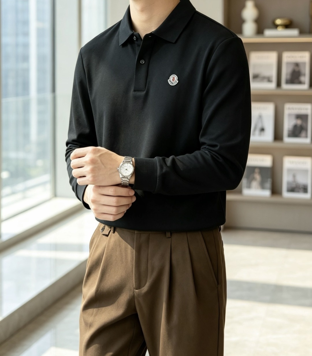 26FW秋冬|Moncler男士长袖Polo衫 三色可选|卡其/橙红/黑色 甄选高支珠地棉面料,触感细腻挺括,透气亲肤, 26FW秋冬|Moncler男士长袖Polo衫 三色可选|卡其/橙红/黑色 甄选高支珠地棉面料,触感细腻挺括,透气亲肤,