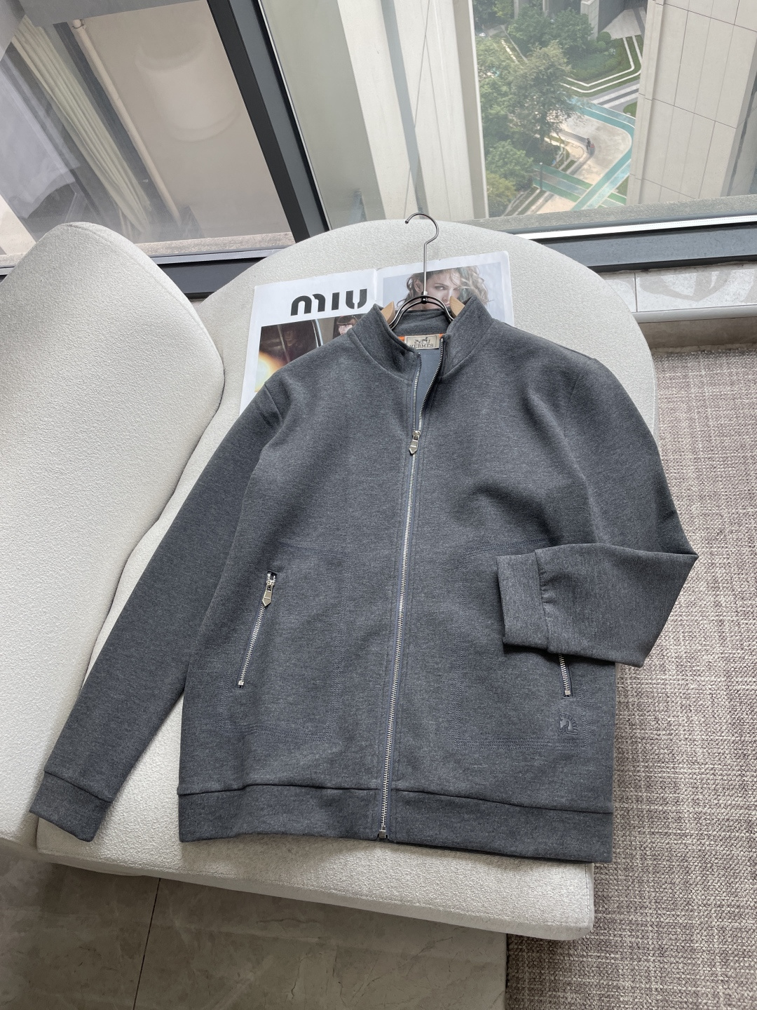 型号HF507#，爱马家 2026年秋冬最新小马头绣标男士羊绒立领卫衣，全拉链开身外套款型，整衣没有明显的Logo装饰，