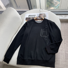 HF520#,爱马家 2026秋冬最新“H”皮标男士羊绒圆领卫衣,传统圆领套头款式,胸前极具代表性的大号“H”➕各式马具 HF520#,爱马家 2026秋冬最新“H”皮标男士羊绒圆领卫衣,传统圆领套头款式,胸前极具代表性的大号“H”➕各式马具