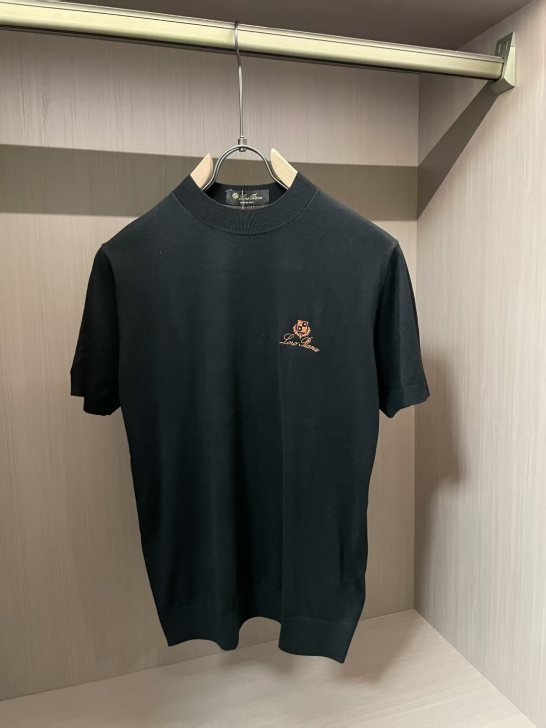 Loro Piana 1966ss秋冬打底新品男士针织短袖衫！独家首发 采用纤维超细与高弹的伊力特纱线织造而成，质感与纹