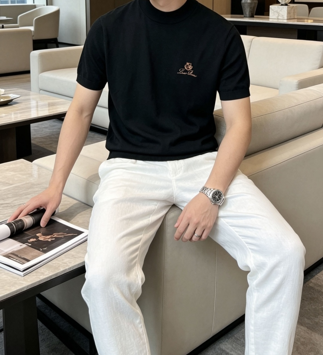 Loro Piana 1966ss秋冬打底新品男士针织短袖衫！独家首发 采用纤维超细与高弹的伊力特纱线织造而成，质感与纹