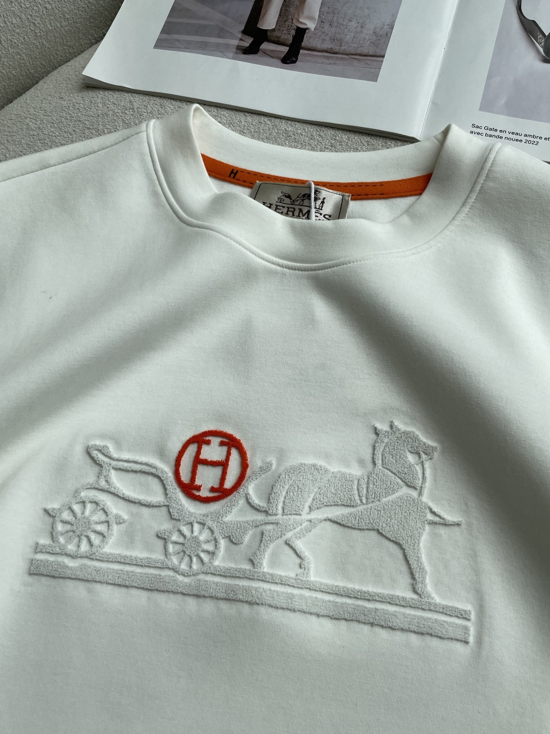 爱🐎仕 2026秋冬 圆领刺绣短袖T恤打底衫 元素性的Logo凸显休闲时尚魅力,依然独领时尚风骚.内搭好伴侣… 客供高支