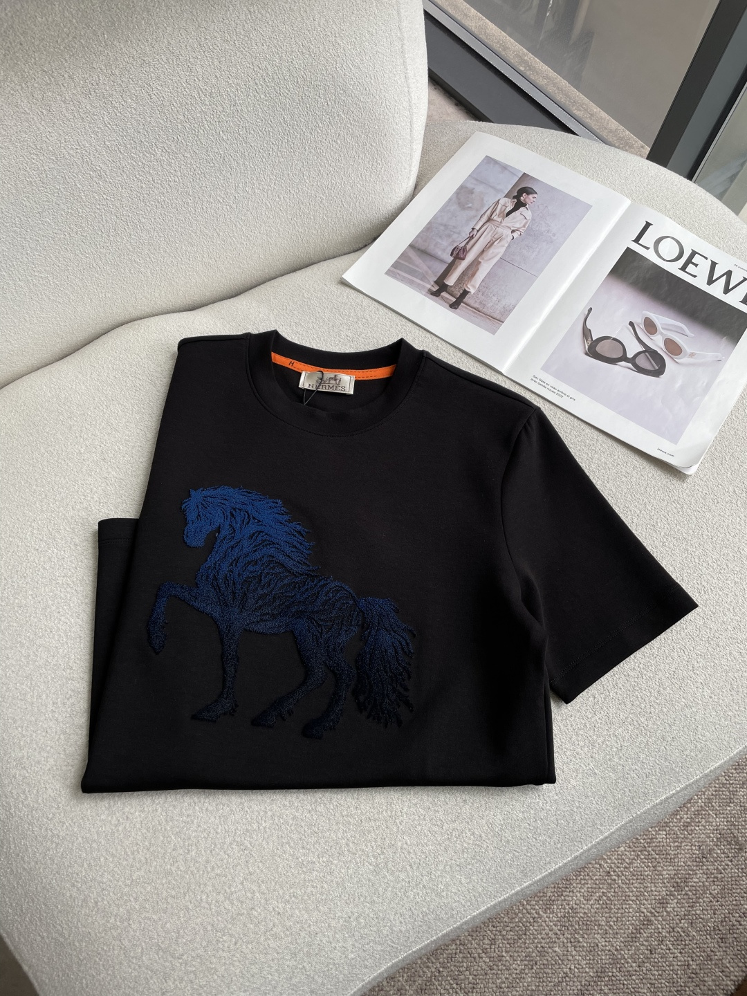 爱🐎仕 2026秋冬 圆领刺绣短袖T恤打底衫 元素性的Logo凸显休闲时尚魅力,依然独领时尚风骚.内搭好伴侣… 客供高支