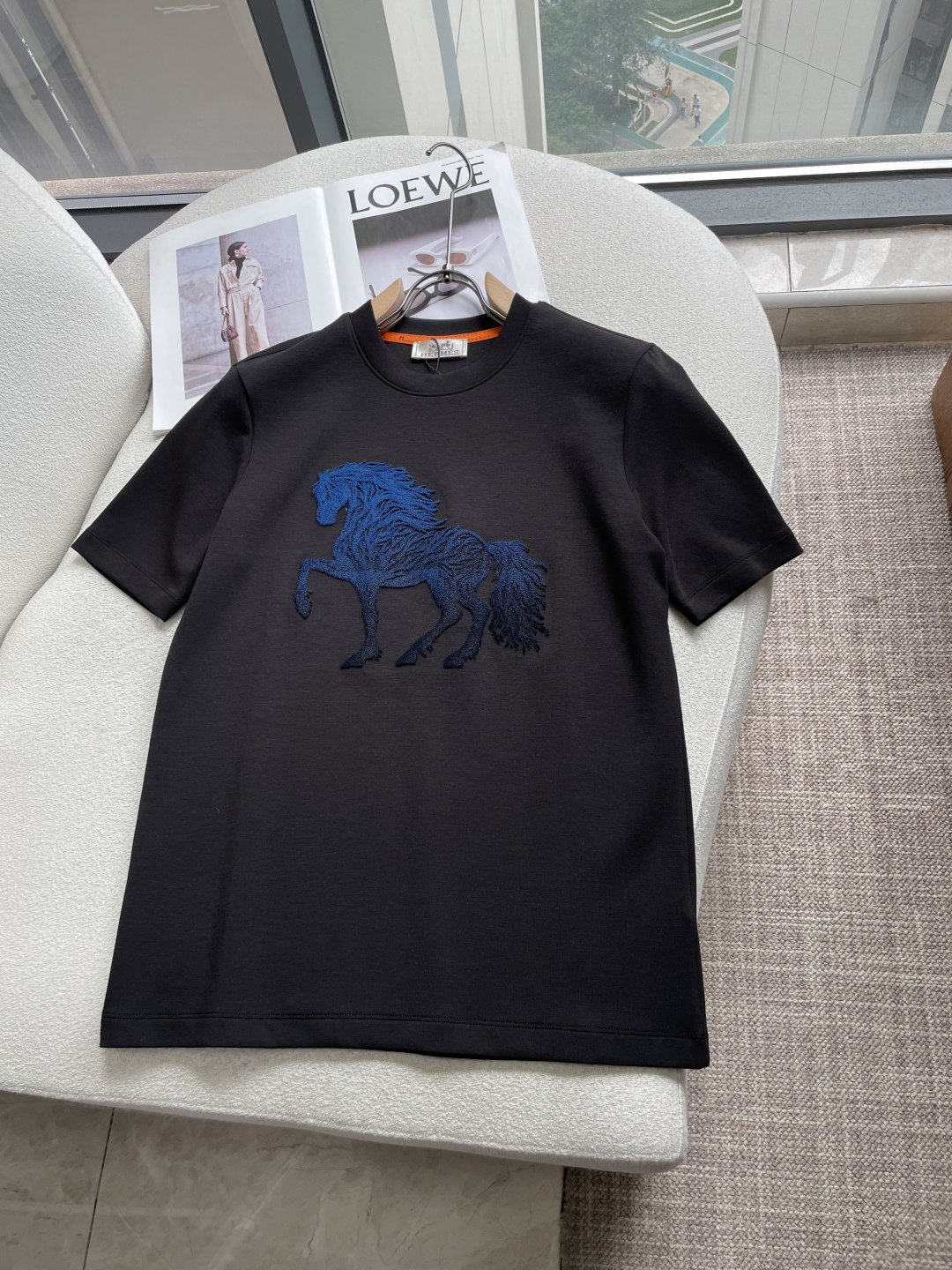 爱🐎仕 2026秋冬 圆领刺绣短袖T恤打底衫 元素性的Logo凸显休闲时尚魅力,依然独领时尚风骚.内搭好伴侣… 客供高支