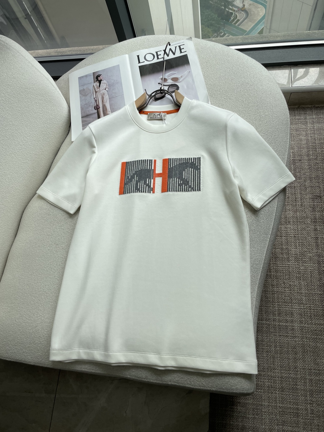 爱🐎仕 2026秋冬 圆领刺绣短袖T恤打底衫 元素性的Logo凸显休闲时尚魅力,依然独领时尚风骚.内搭好伴侣… 客供高支