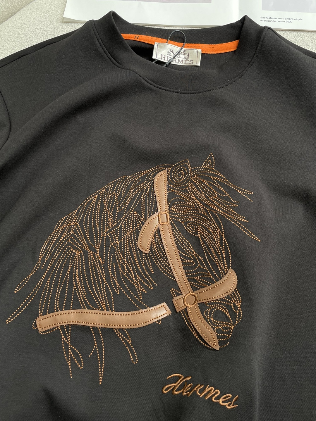 爱🐎仕 2026秋冬 圆领刺绣短袖T恤打底衫 元素性的Logo凸显休闲时尚魅力,依然独领时尚风骚.内搭好伴侣… 客供高支