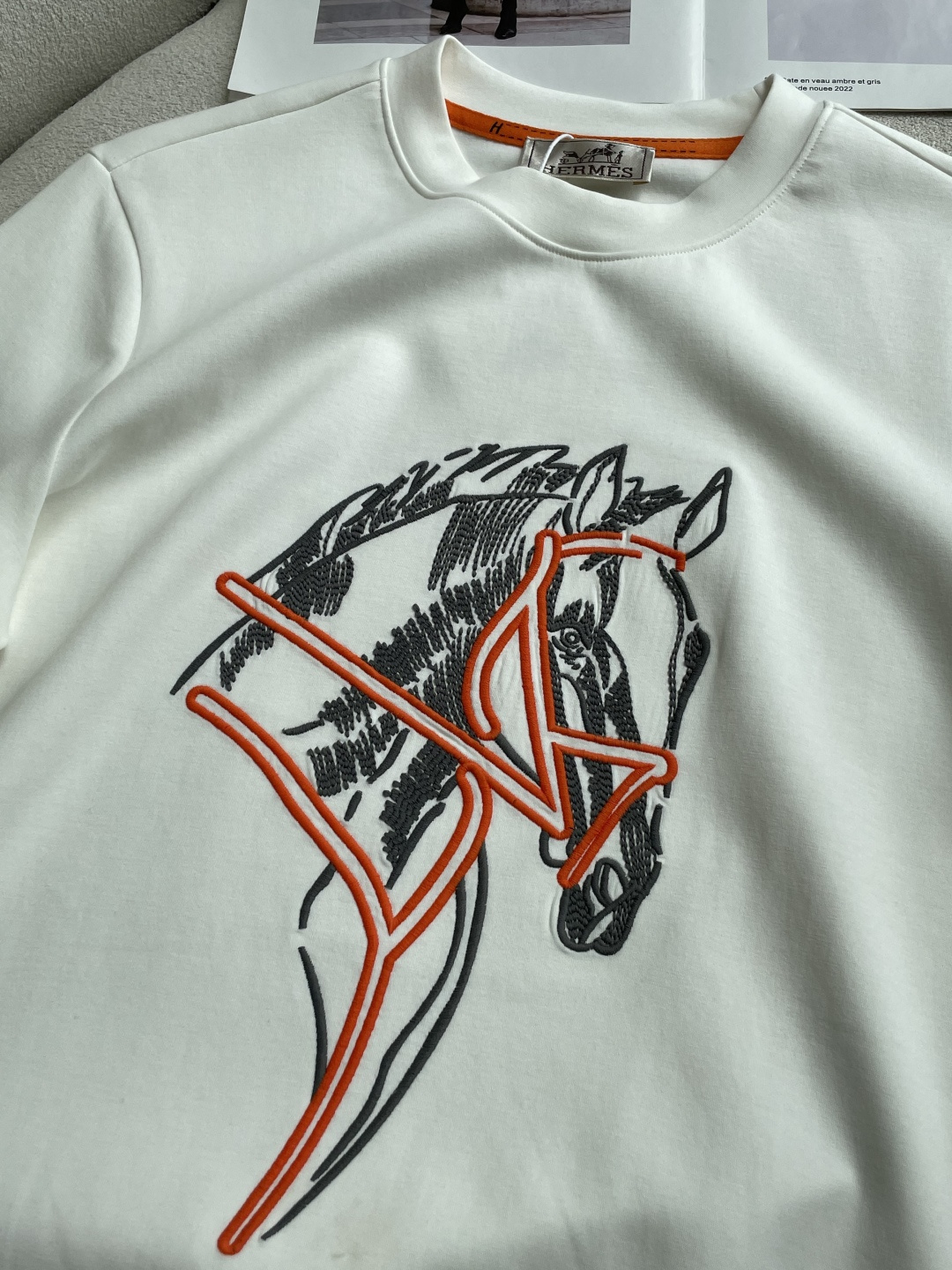 爱🐎仕 2026秋冬 圆领刺绣短袖T恤打底衫 元素性的Logo凸显休闲时尚魅力,依然独领时尚风骚.内搭好伴侣… 客供高支
