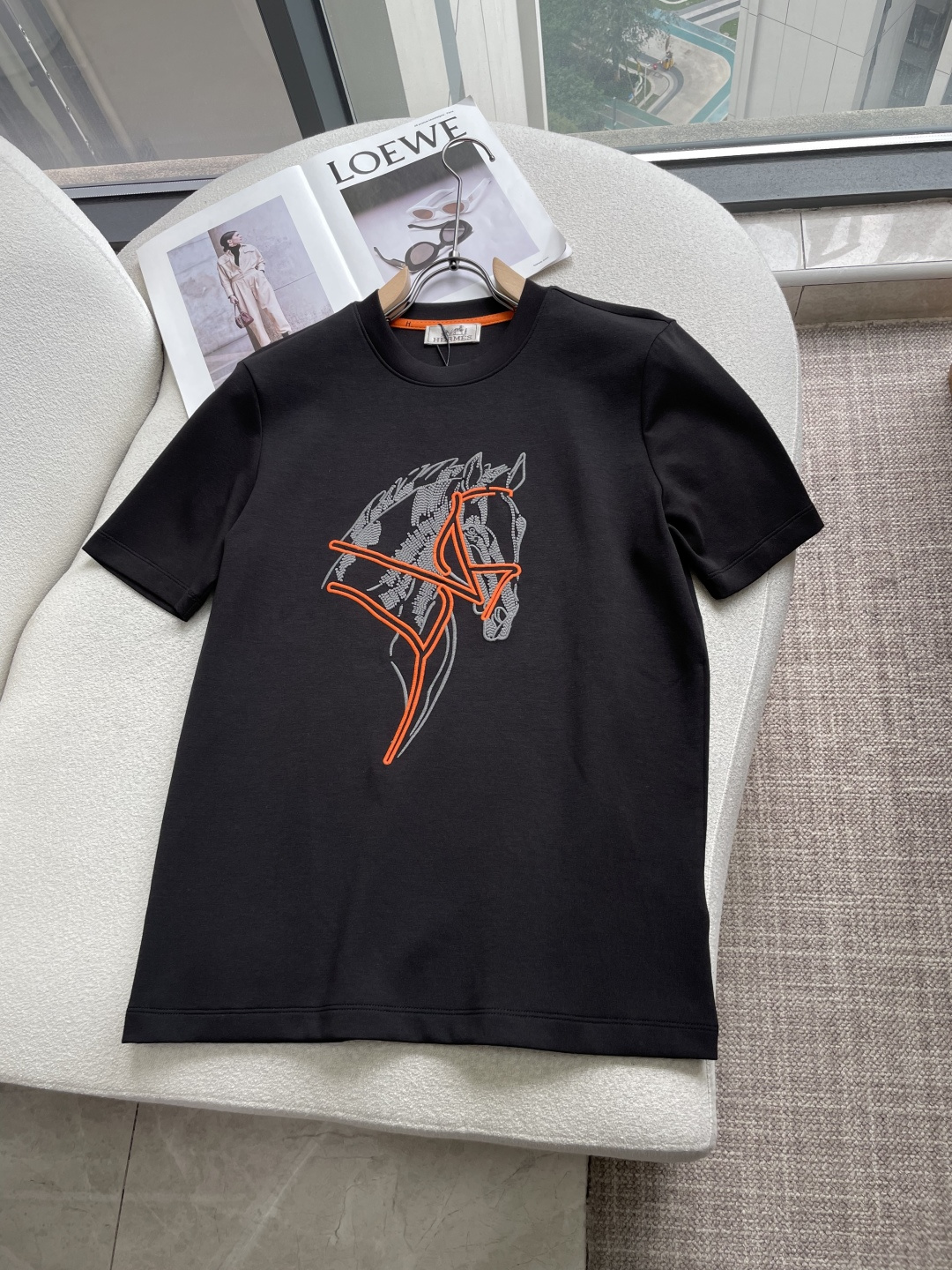 爱🐎仕 2026秋冬 圆领刺绣短袖T恤打底衫 元素性的Logo凸显休闲时尚魅力,依然独领时尚风骚.内搭好伴侣… 客供高支