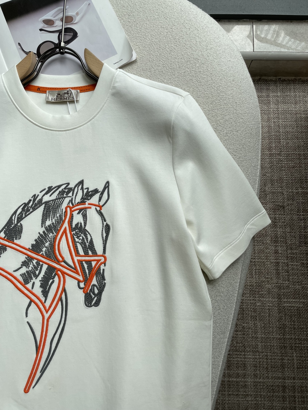 爱🐎仕 2026秋冬 圆领刺绣短袖T恤打底衫 元素性的Logo凸显休闲时尚魅力,依然独领时尚风骚.内搭好伴侣… 客供高支