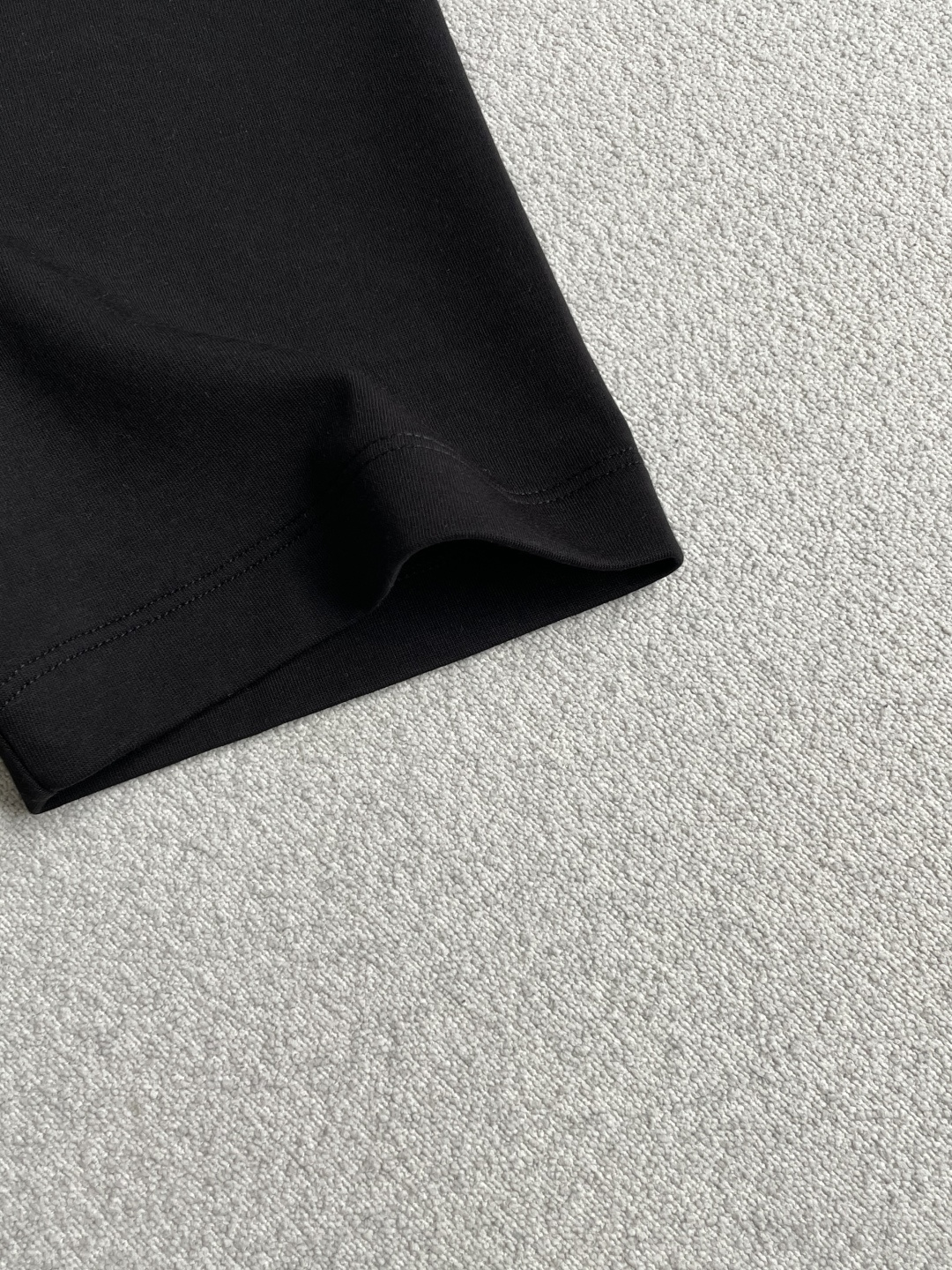 爱🐎仕 2026秋冬 圆领刺绣短袖T恤打底衫 元素性的Logo凸显休闲时尚魅力,依然独领时尚风骚.内搭好伴侣… 客供高支